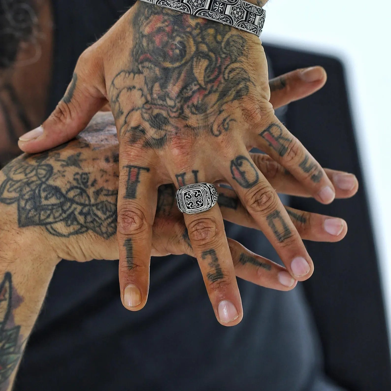 This silver religious ring for men captures Christian inspiration with a medieval cross design, elevated by detailed hand-engraving. A timeless piece that balances symbolism and elegance—great for daily wear or special religious milestones.