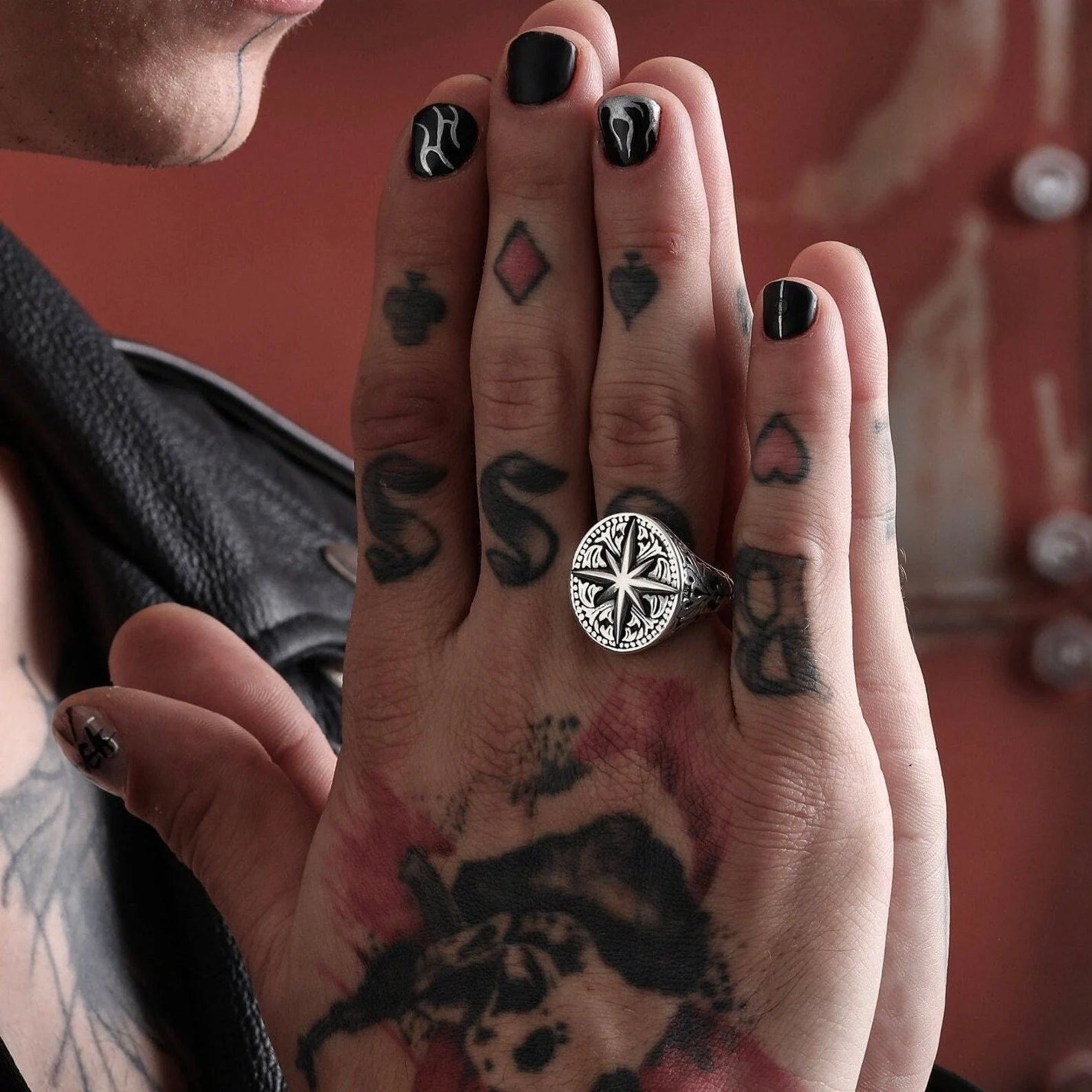 A silver signet ring meticulously detailed with a compass rose emblem, crafted from durable sterling silver. This ring blends vintage craftsmanship with modern symbolism, representing focus and direction in life — perfect for gifting on special occasions like anniversaries, birthdays, or milestone moments.