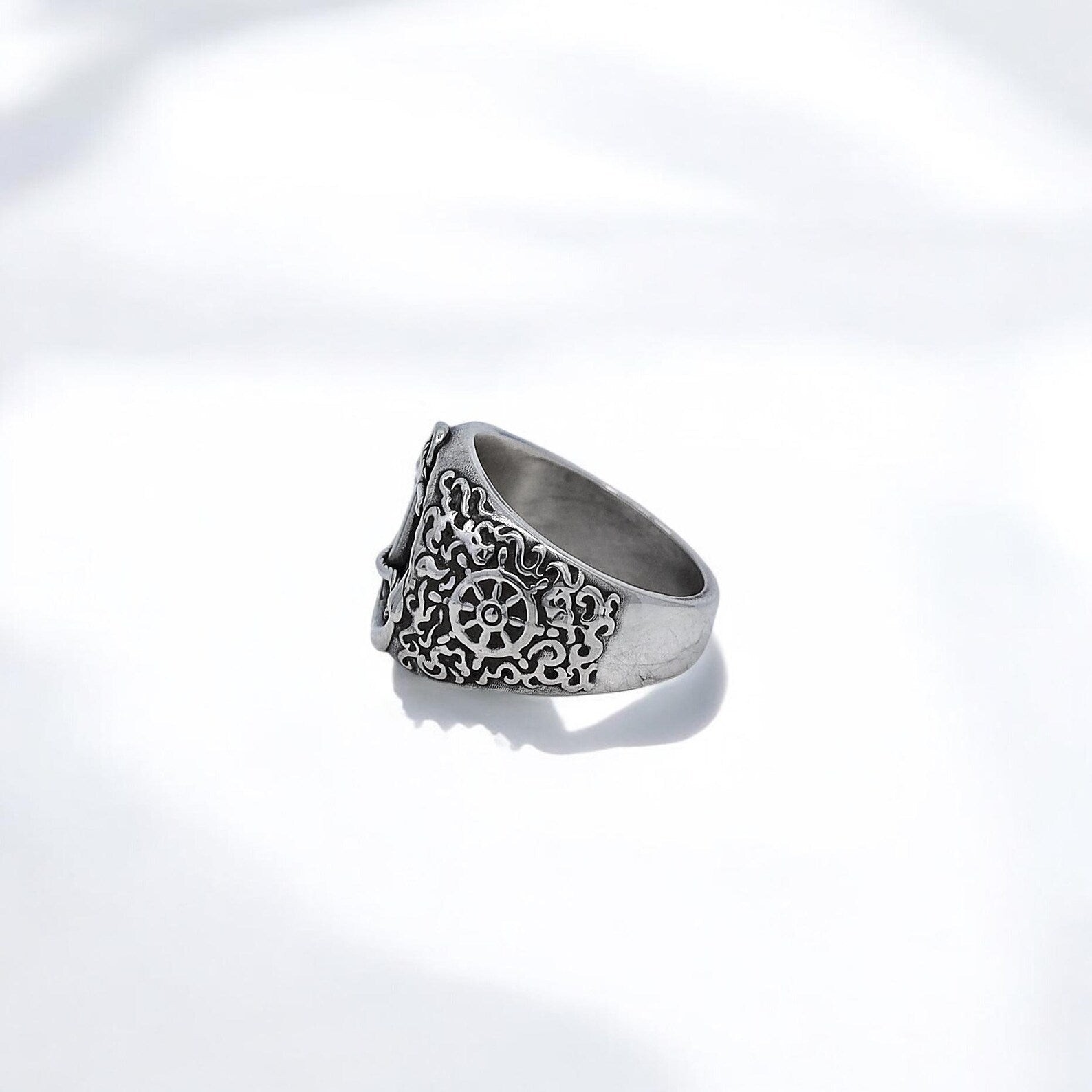 Detailed silver anchor ring crafted in 925 sterling silver with a polished finish, perfect for men who love bold jewelry inspired by the sea. This piece stands out with its rugged charm and meaningful symbolism, representing stability and freedom. A thoughtful gift for Father’s Day, birthdays, or anniversaries, this ring embodies the spirit of the sailor’s soul and adds character to any outfit.
