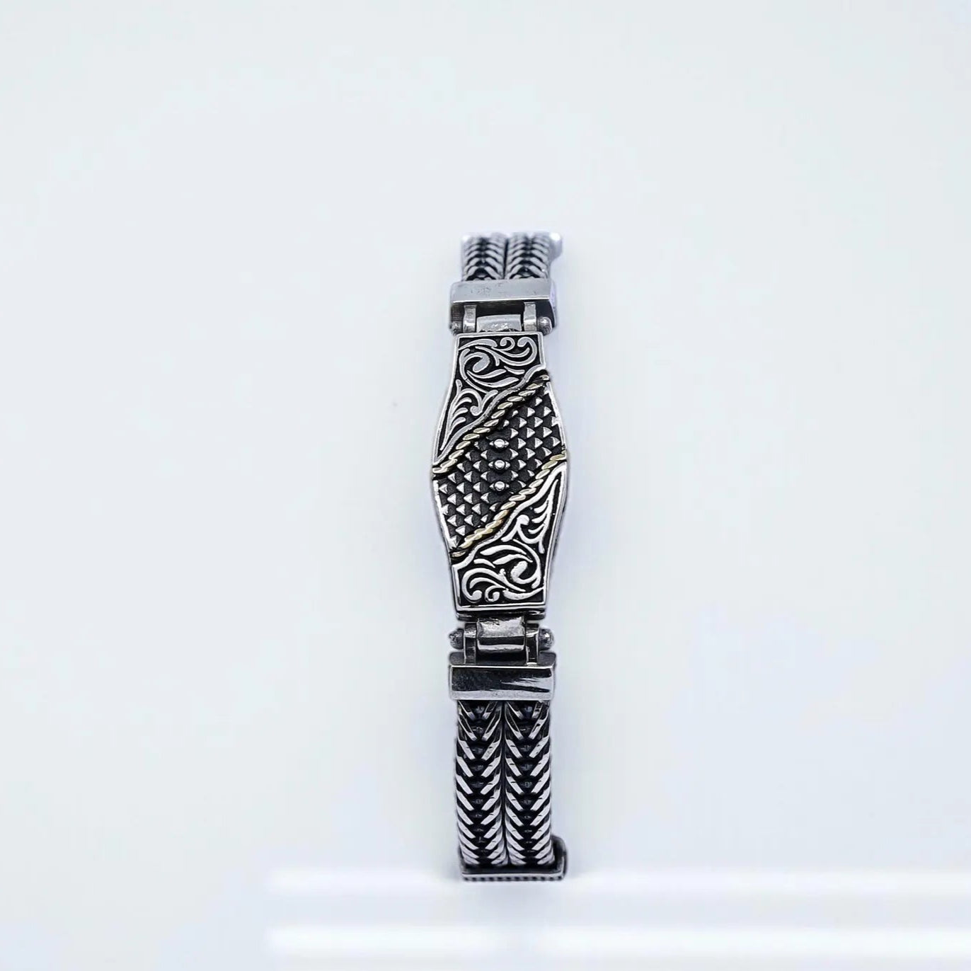 Handmade 925 sterling silver woven chain bracelet for men with oxidized detailing and unique craftsmanship. This bold silver accessory combines traditional weaving techniques with modern design, making it a timeless jewelry piece. Perfect as a gift for him, ideal for anniversaries, birthdays, or everyday wear for men who love elegant yet strong accessories.