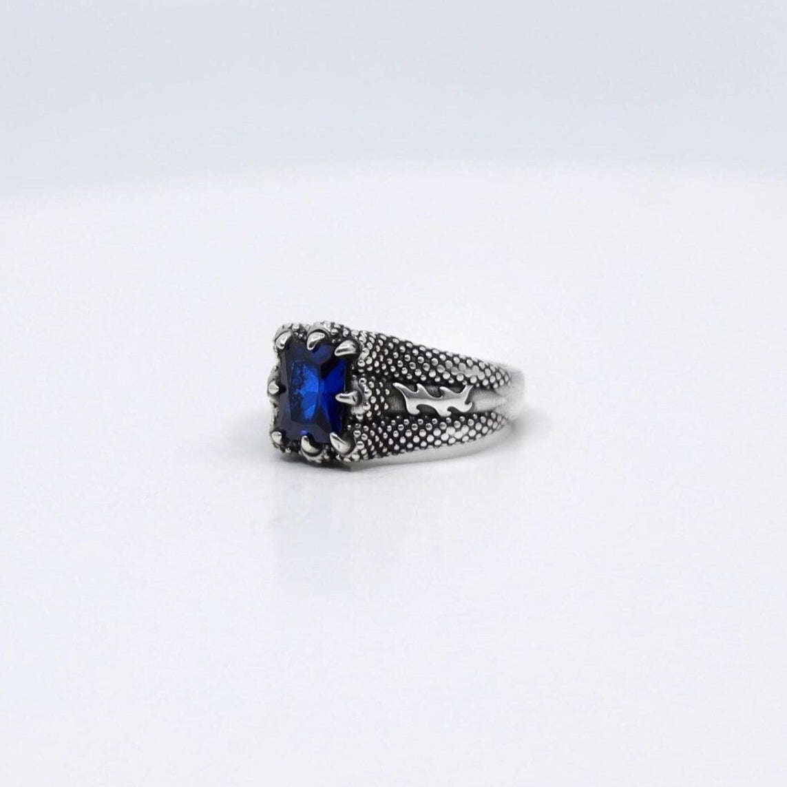 Enhance your jewelry collection with this minimalist sterling silver ring, featuring a breathtaking sapphire-colored emerald cut zircon stone. Handcrafted with precision and designed for timeless elegance, this sapphire birthstone ring exudes sophistication and style. Perfect for both men and women, it’s an exquisite accessory that adds a refined touch to any outfit, whether for special occasions or everyday elegance.
