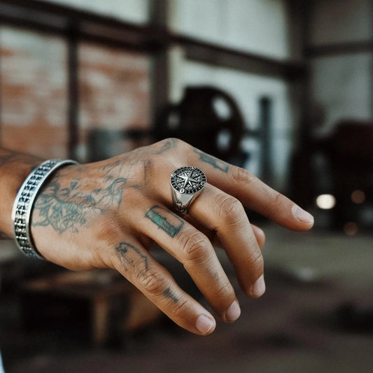 Premium engraved sterling silver men’s compass ring with oxidized finish and detailed sea-inspired craftsmanship, ideal anniversary gift for husband or boyfriend.