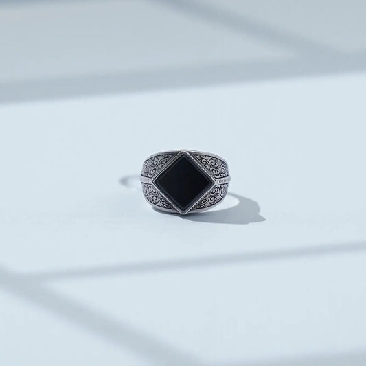 Vintage black onyx signet ring for men photographed on a clean background, showcasing the handcrafted 925 sterling silver baroque engravings and the polished 10x10 natural onyx stone, perfect for SEO searches like “onyx ring men” and “personalized silver signet ring.