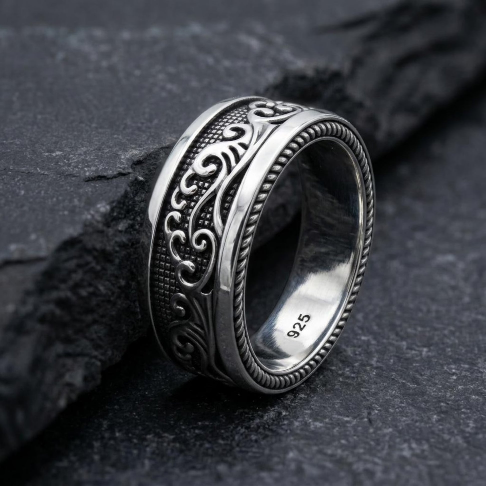 Maritime Jewelry Ring inspired by the endless movement of the ocean, featuring handcrafted wave details and timeless nautical symbolism.