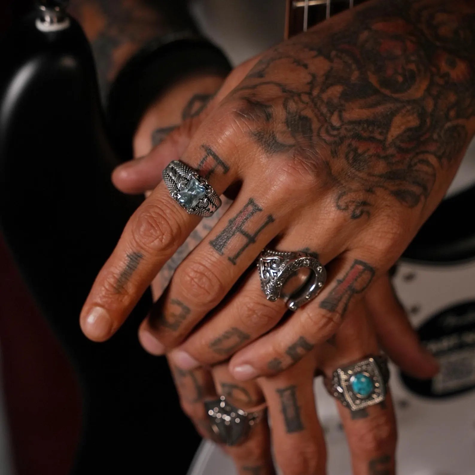 Statement aquamarine ring in high-quality sterling silver with a minimalist yet powerful claw setting, ideal as a personalized anniversary or Christmas gift.