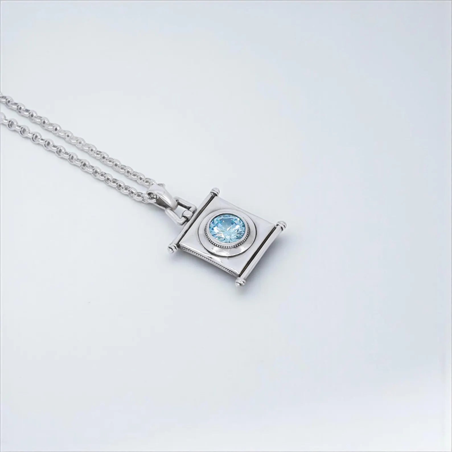 Vintage-inspired handmade aquamarine necklace crafted in sterling silver with a stunning round-cut gemstone. This March birthstone pendant is perfect for women who value elegance and artisan craftsmanship. A symbolic jewelry piece representing clarity, serenity, and safe journeys. An ideal gift for loved ones on special occasions.