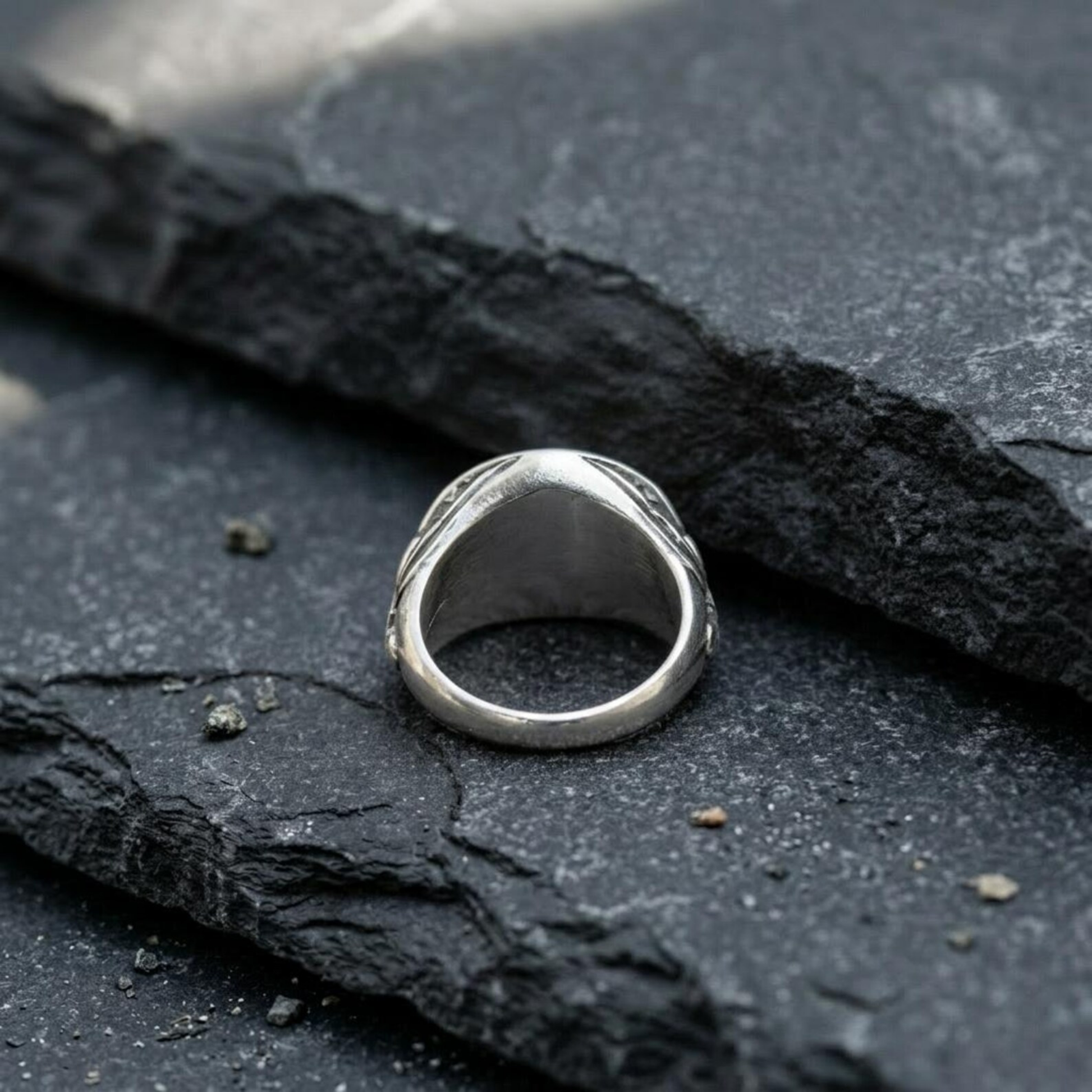 Kraken ring for men 925 silver nautical signet ring bold pirate inspired statement jewelry
handcrafted ocean creature ring unique gift for him maritime style