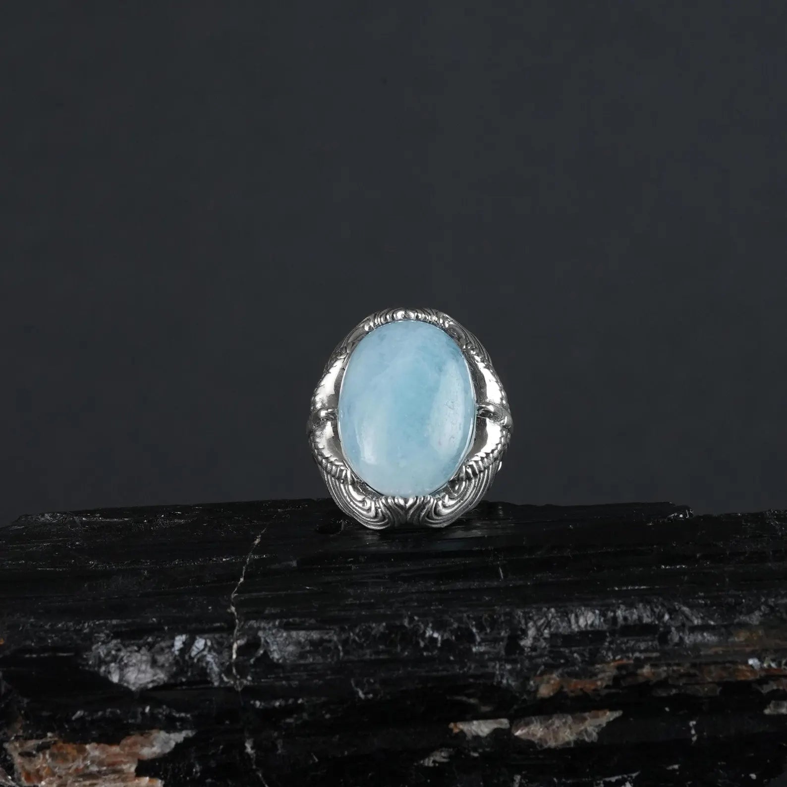 Make this nature-inspired ring truly yours by adding a personal touch. Options for engraving initials, dates, or symbols are available, allowing you to create a piece that holds special meaning. Ideal for gifts or personal milestones.