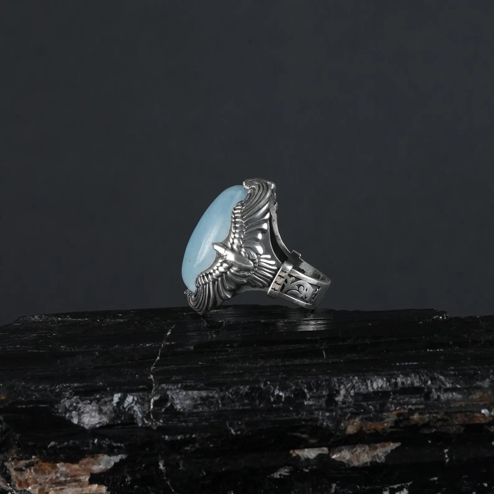 Aquamarine Eagle Ring – Sterling Silver Jewelry for Collectors
A must-have for jewelry collectors, this ring combines the natural beauty of aquamarine with the intricate design of an eagle. The sterling silver construction ensures longevity, making it a valuable addition to any collection.