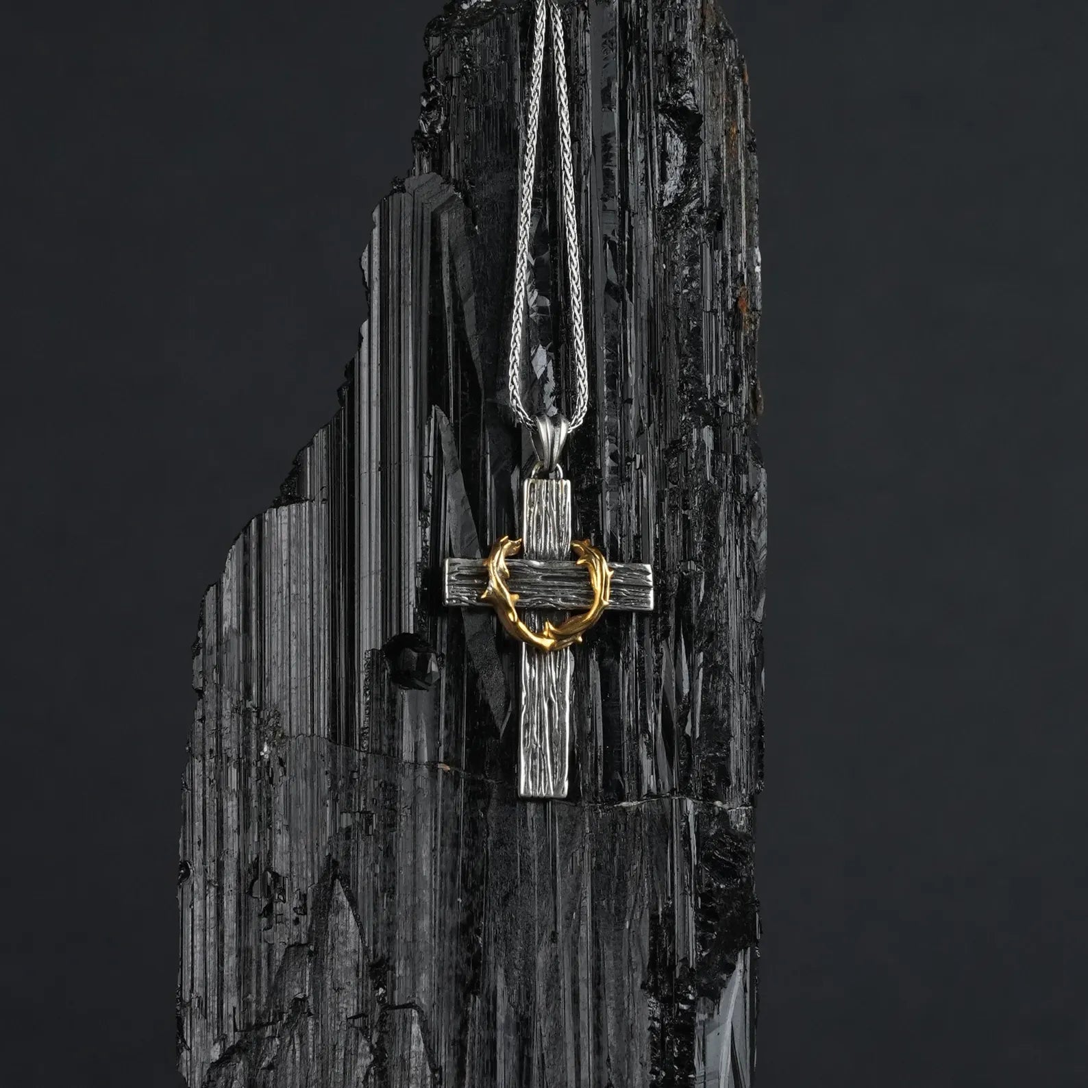 Style: Perfect for everyday wear, layering with other jewelry, or wearing solo for a statement look
Perfect Gift: A meaningful and thoughtful gift for religious celebrations, birthdays, or anniversaries