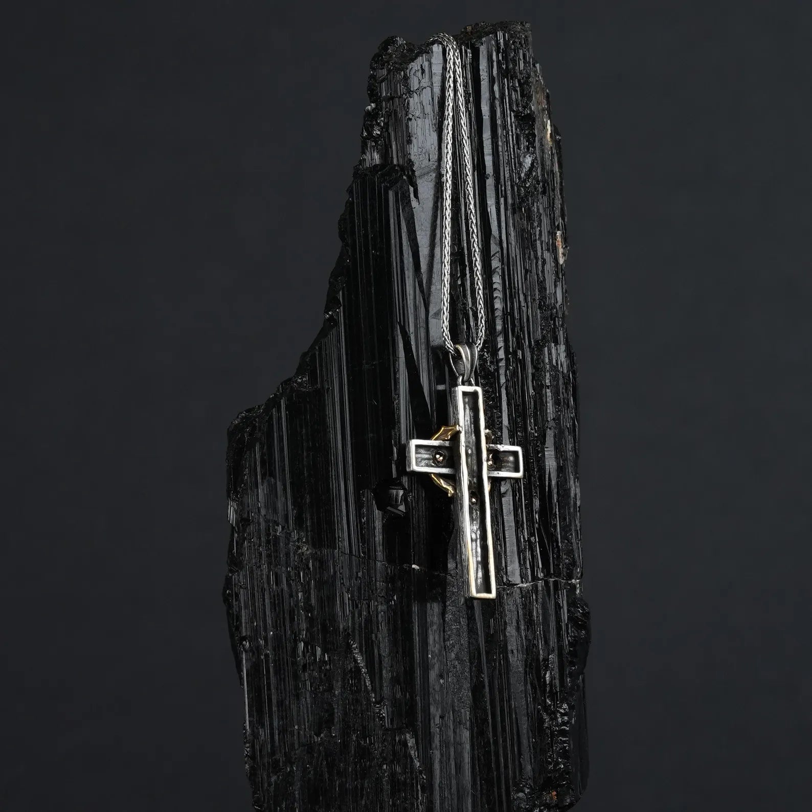 Material: Crafted from premium sterling silver for lasting durability and shine
Design: Features intricate thorn details symbolizing resilience, sacrifice, and faith