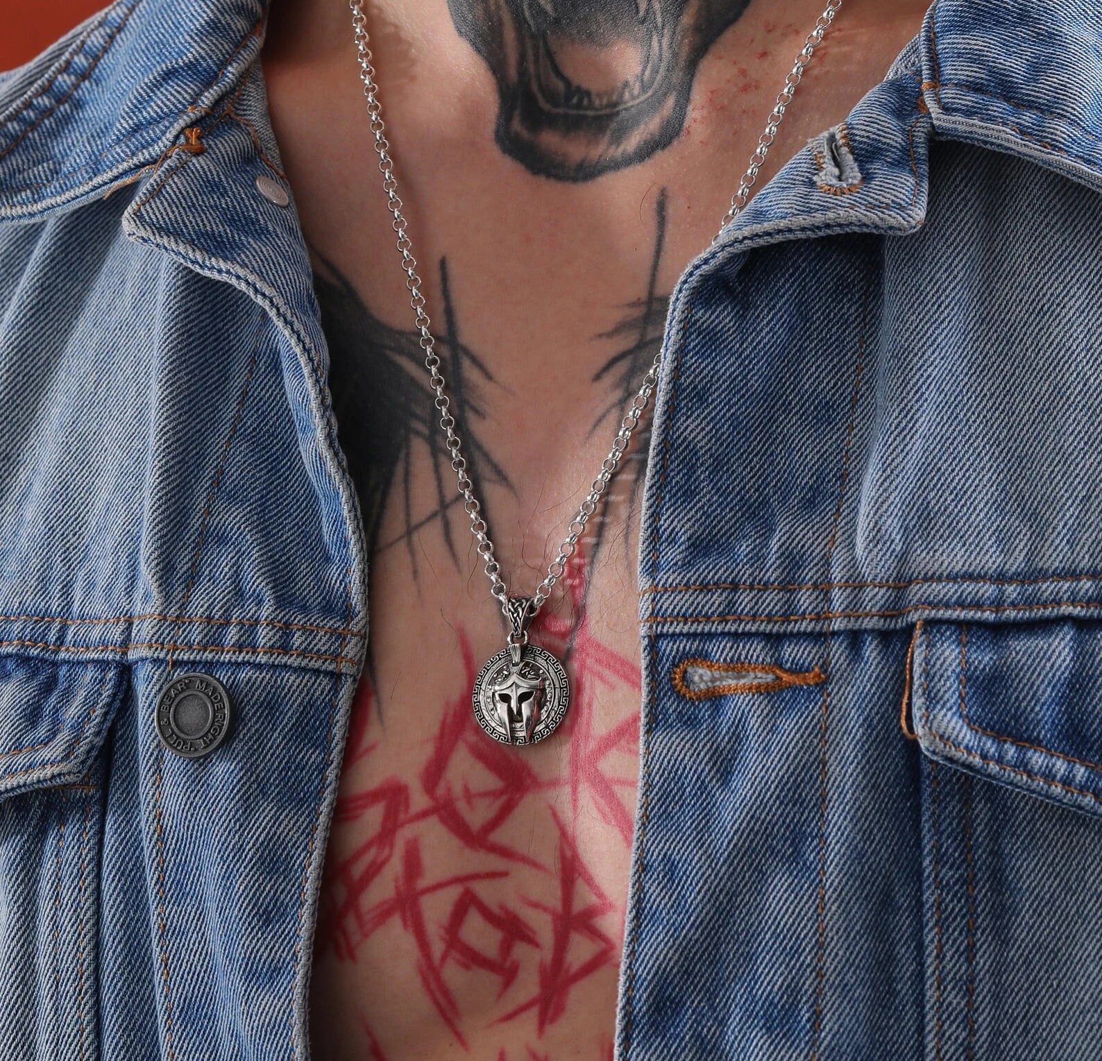 Ancient Greek warrior necklace crafted in sterling silver, featuring a battle-ready helmet with shield-inspired border. A timeless gift for men who admire Spartan culture and legendary warriors. Optimized for Pinterest mythology boards and Shopify bold accessory collections.